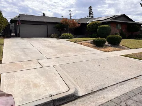 823 W Sierra Madre Ave, Fresno, CA 93705