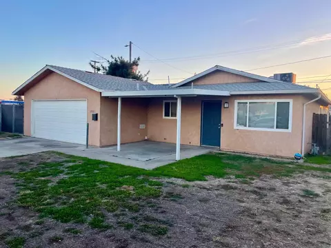 1925 N Sylvia St, Selma, CA 93662
