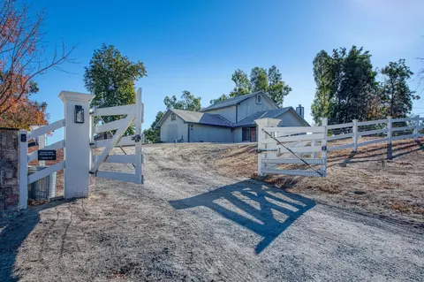 15221 Mark Rd, Madera, CA 93636