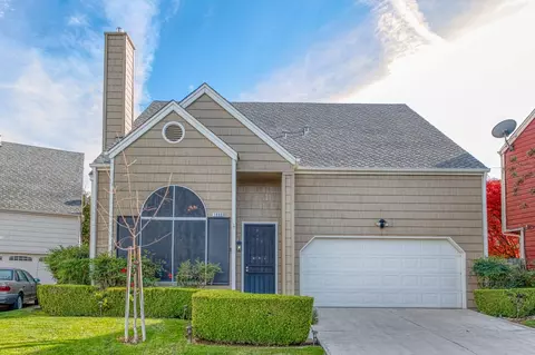 1090 E Monticello Cir, Fresno, CA 93720