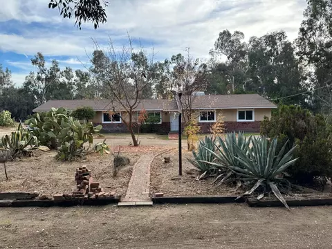 9571 N Fowler Ave, Clovis, CA 93619