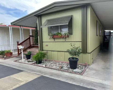 225 NW Akers Rd NW #321, Visalia, CA 93291