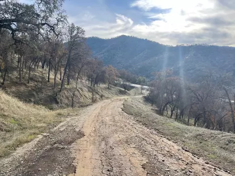 11 Peck Ln, Squaw Valley, CA 93675