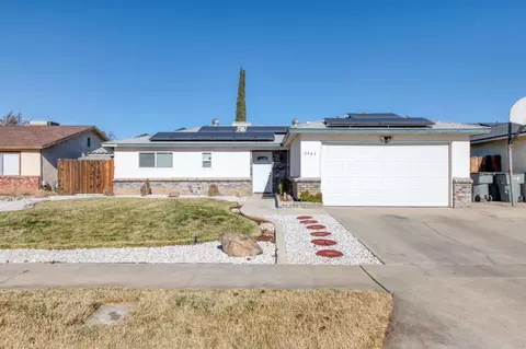 5943 E Saginaw Way, Fresno, CA 93727