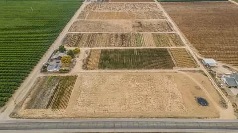 10717 E North Ave, Sanger, CA 93657