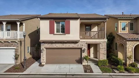 6182 E Peruna Way, Fresno, CA 93727