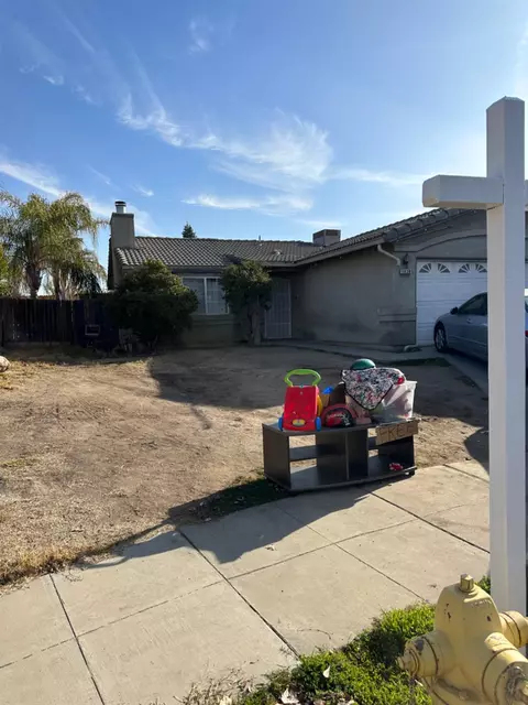 1420 Carmen Ave, Madera, CA 93638