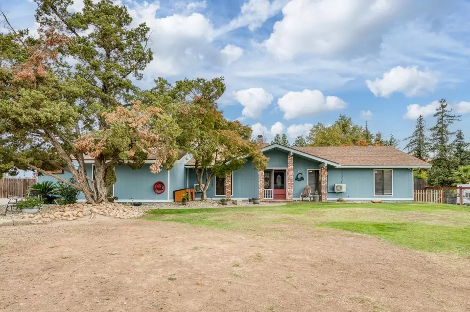 10256 E Bullard Ave, Clovis, CA 93619 64 Photos Movoto