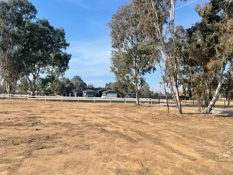 12606 Gleason Dr, Madera, CA 93636