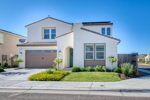 4135 Mecca Ave, Clovis, CA 93619