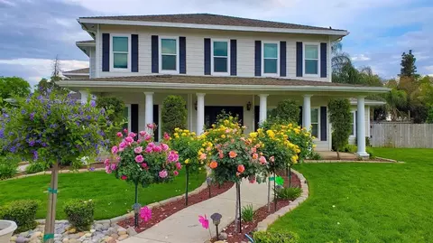 13887 Hackett St, Hanford, CA 93230