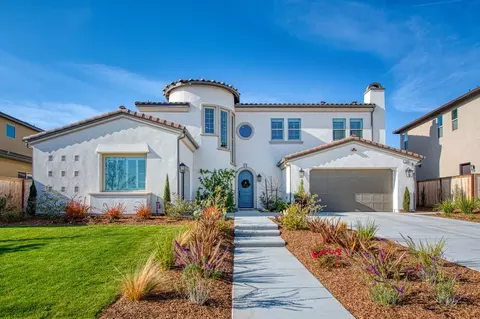 1050 Treasure Hills Dr, Madera, CA 93636