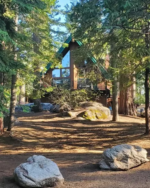 42292 Rock Ledge Rd, Shaver Lake, CA 93664
