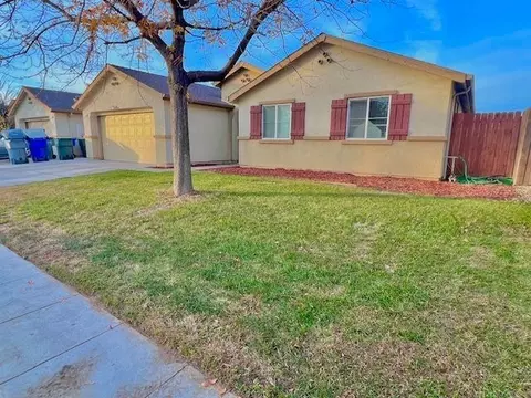 4553 Eugenia Ave, Fresno, CA 93725