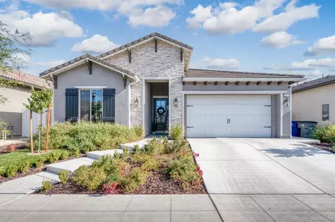 2704 N Burl Ave, Fresno, CA 93727