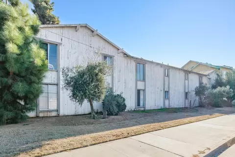 655 E 11th St, Reedley, CA 93654
