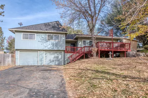 48251 White Oak Ln, Oakhurst, CA 93644