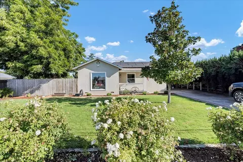 4404 W Feemster Ave, Visalia, CA 93277
