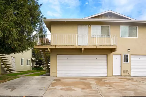2320 Peach Ave #4, Clovis, CA 93612