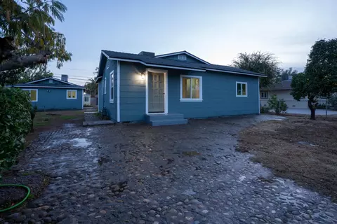 335 W Alluvial Ave, Pinedale, CA 93650
