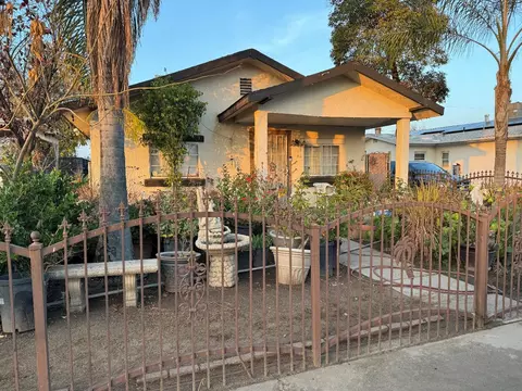 748 W University Ave SW, Fresno, CA 93705