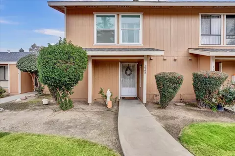 228 N Crenshaw St, Visalia, CA 93291