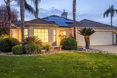 1446 Burnham St, Selma, CA 93662