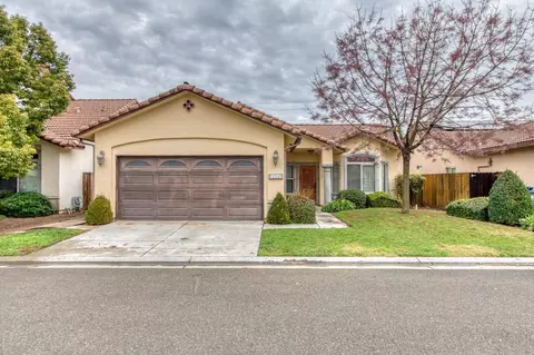 4754 W Rosetta Dr, Fresno, CA 93722