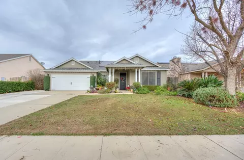 2728 Holt Ave, Sanger, CA 93657