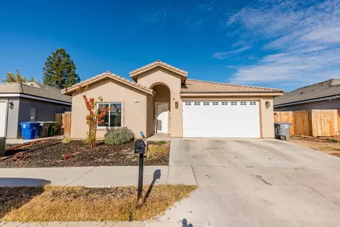 1041 Adell St, Madera, CA 93638