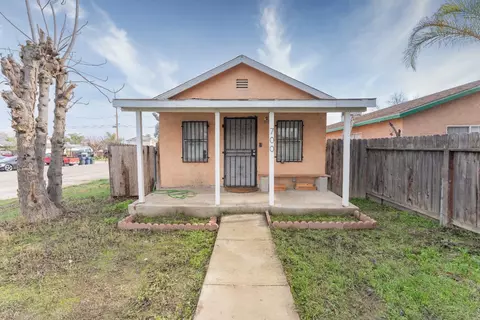 700 S G St, Tulare, CA 93274