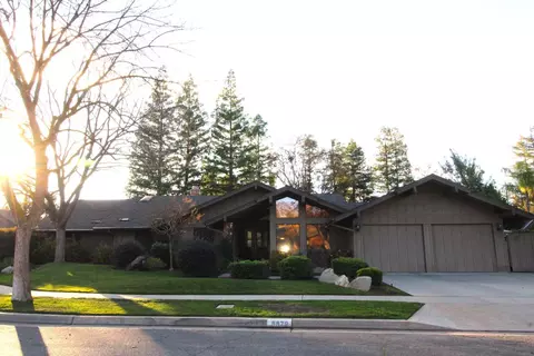 8879 N 5th St, Fresno, CA 93720