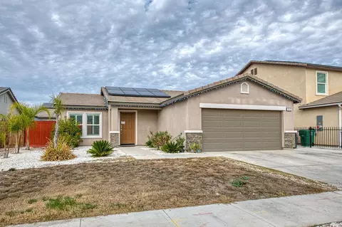 540 Rebeca Ave, Sanger, CA 93657