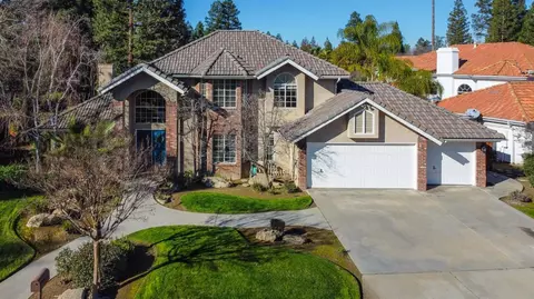 749 E Lawnbrook Dr, Fresno, CA 93720