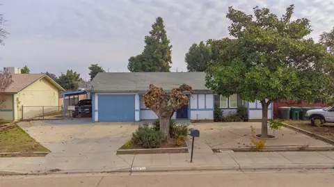 130 J St, Parlier, CA 93648
