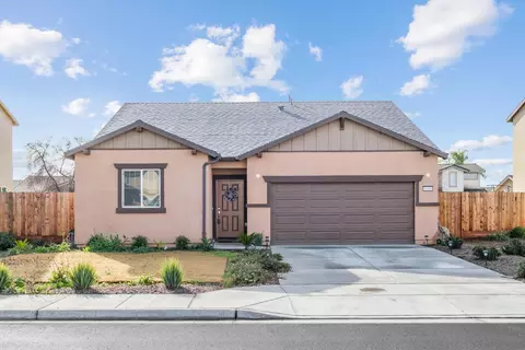 1999 E Gum Ave, Reedley, CA 93654