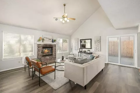 2061 E Cromwell Ave, Fresno, CA 93720