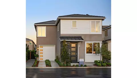 2015 N Perry Ln, Clovis, CA 93619