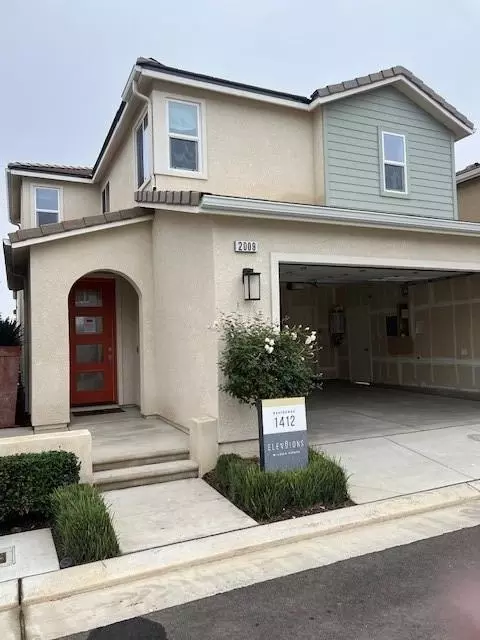 2009 N Perry Ln, Clovis, CA 93619
