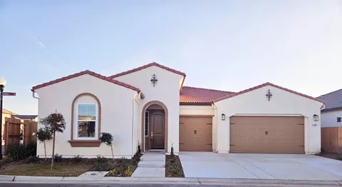682 Bloom Ln, Clovis, CA 93619