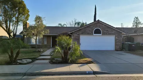 2633 Sierra View St, Selma, CA 93662