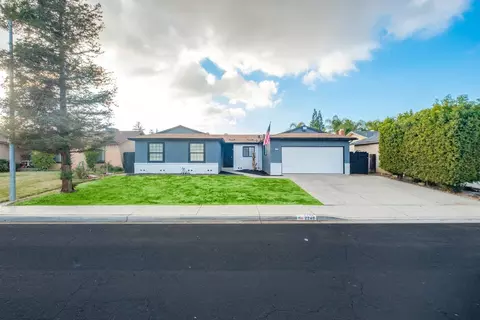 2248 Sunnyside Ave, Clovis, CA 93611