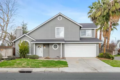 2156 E Spruce Ave, Fresno, CA 93720