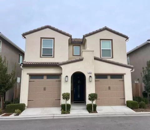 1925 Oak Ln, Clovis, CA 93611