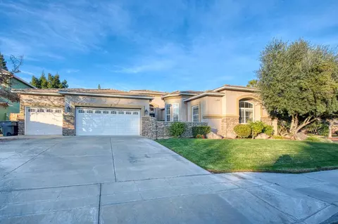 2391 Vermont Ave, Clovis, CA 93619