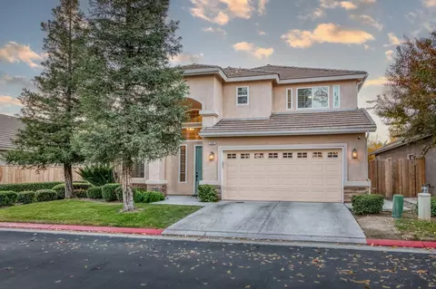 688 Century Ln, Clovis, CA 93612