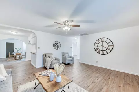 145 W Buckingham Way, Fresno, CA 93705