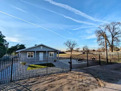 32409 Lincoln Rd, Visalia, CA 93291