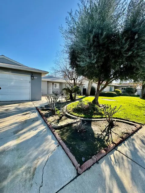 1213 Bundy Ave, Clovis, CA 93611
