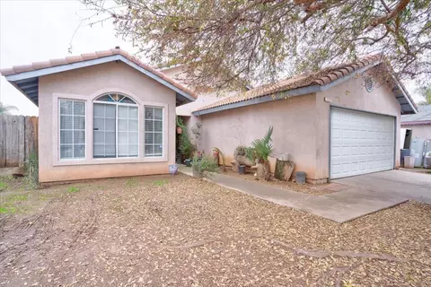 1675 Casuga Ct, Orange Cove, CA 93646